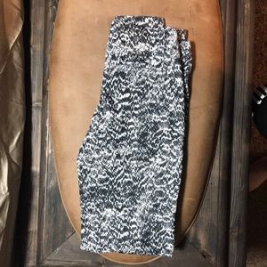 Snake pattern jeggings